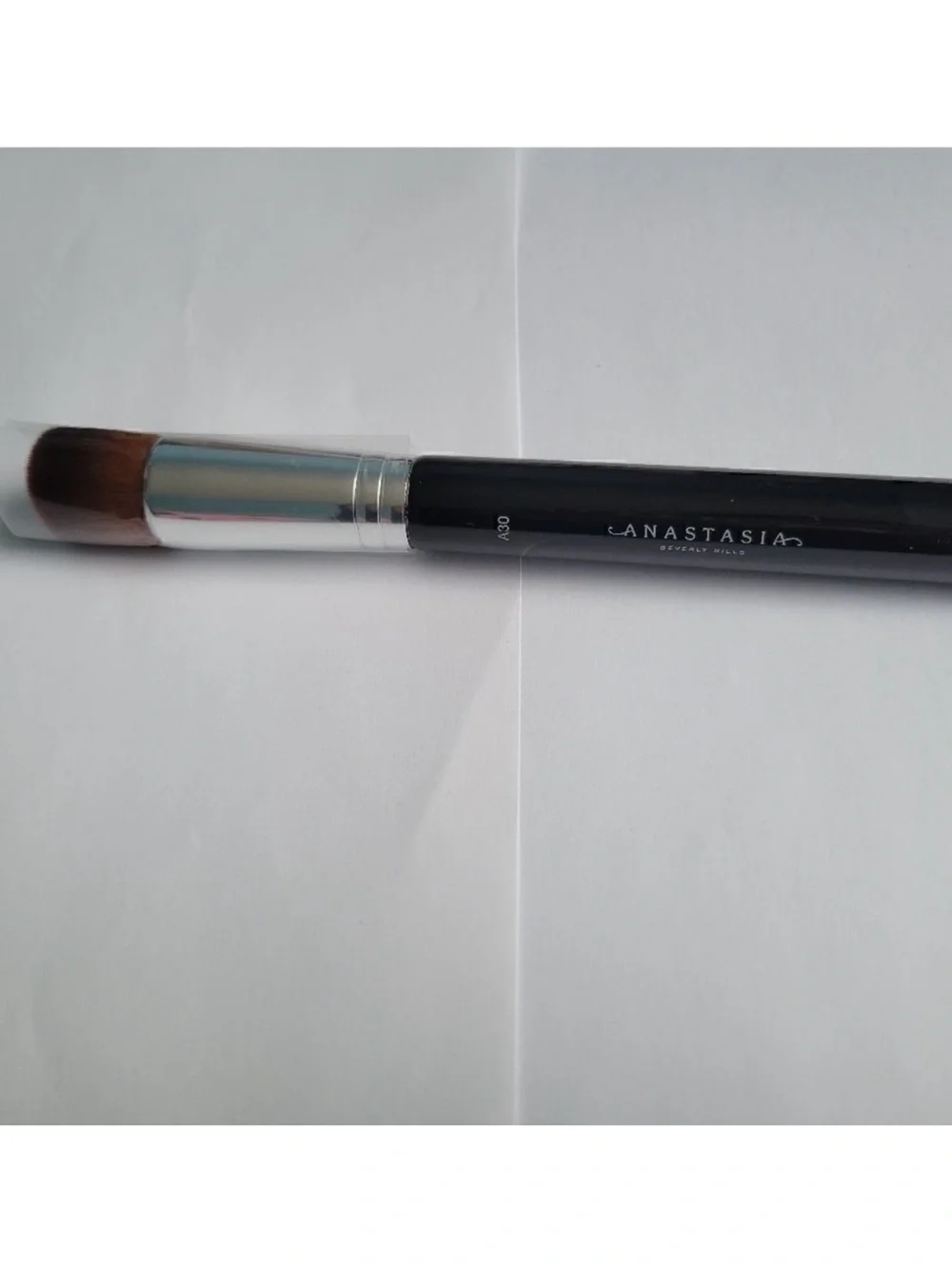 Anastasia Beverly Hills Flat A30 Foundation Brush - Black Handle, Brown Bristles